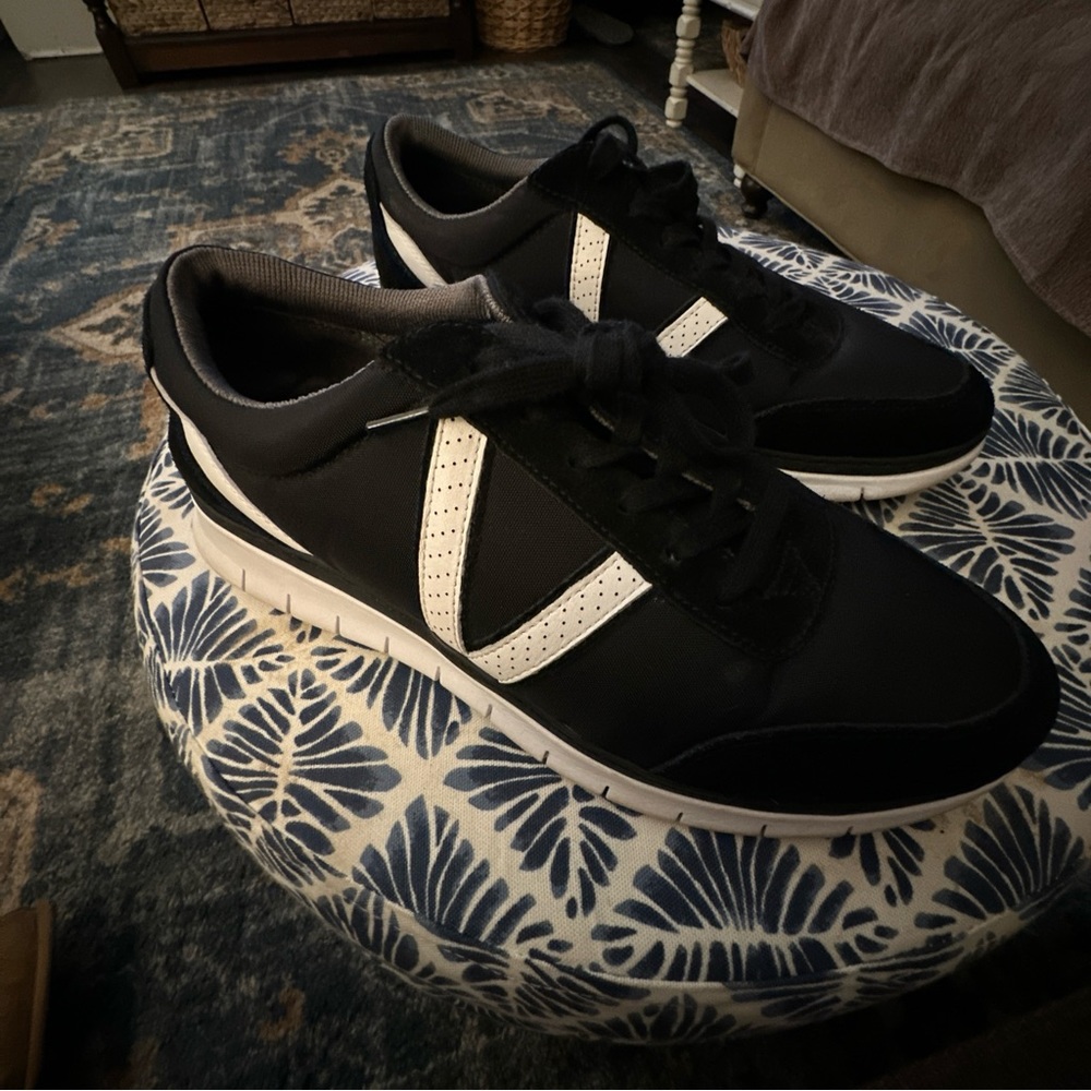 Vionic Ansel black white retro style sneaker sz men’s 9.5 women 11 VGUC